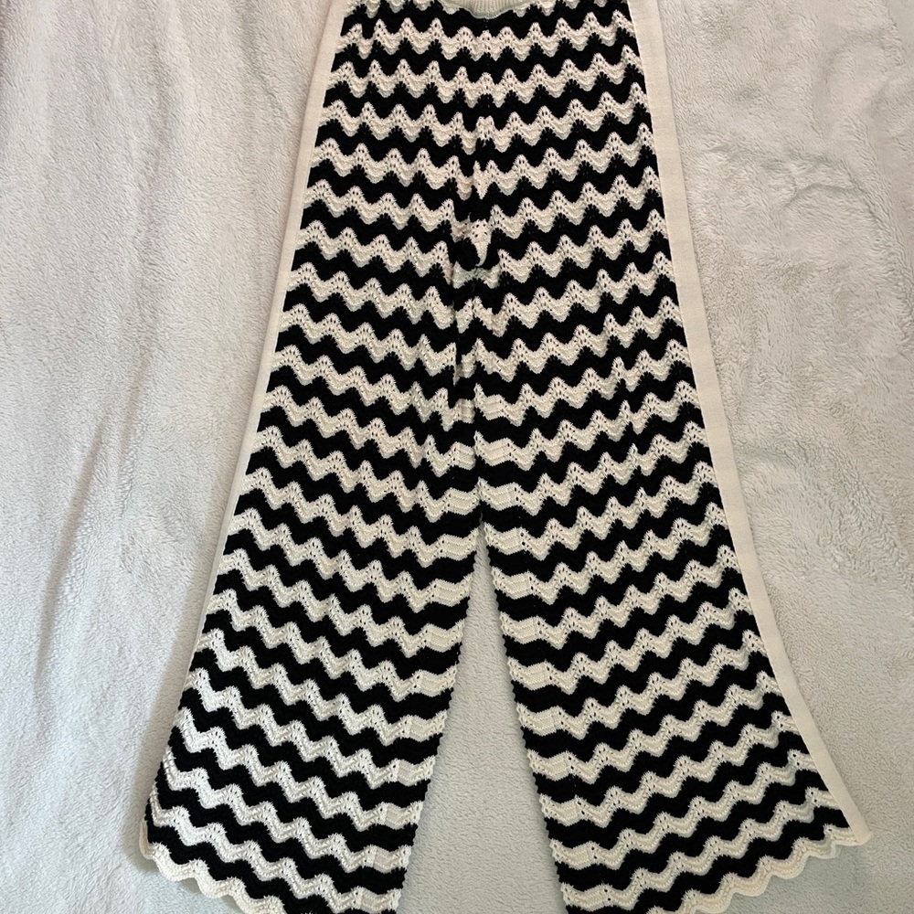Black and White Zigzag Knit cover up pants
